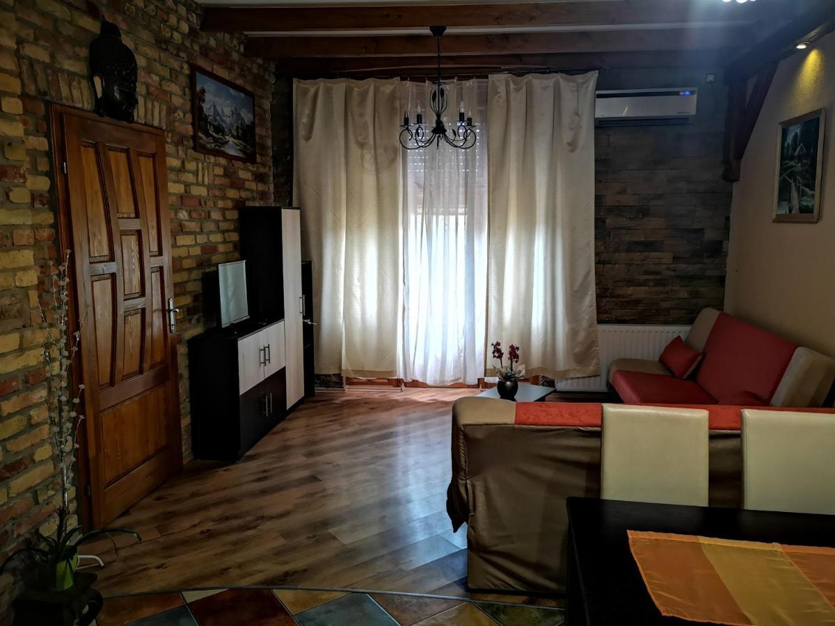 Fortuna Vendeghaz Kiskunhalas Buitenkant foto