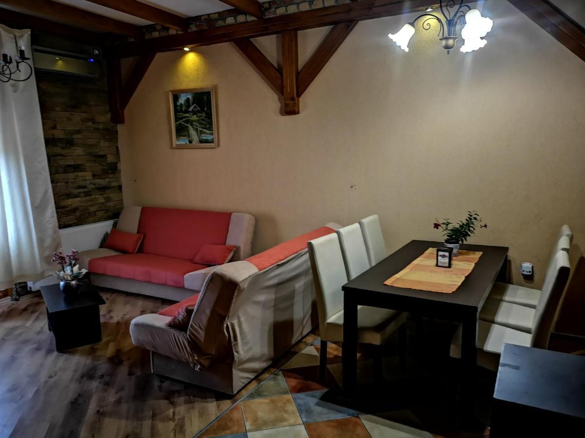 Fortuna Vendeghaz Kiskunhalas Buitenkant foto